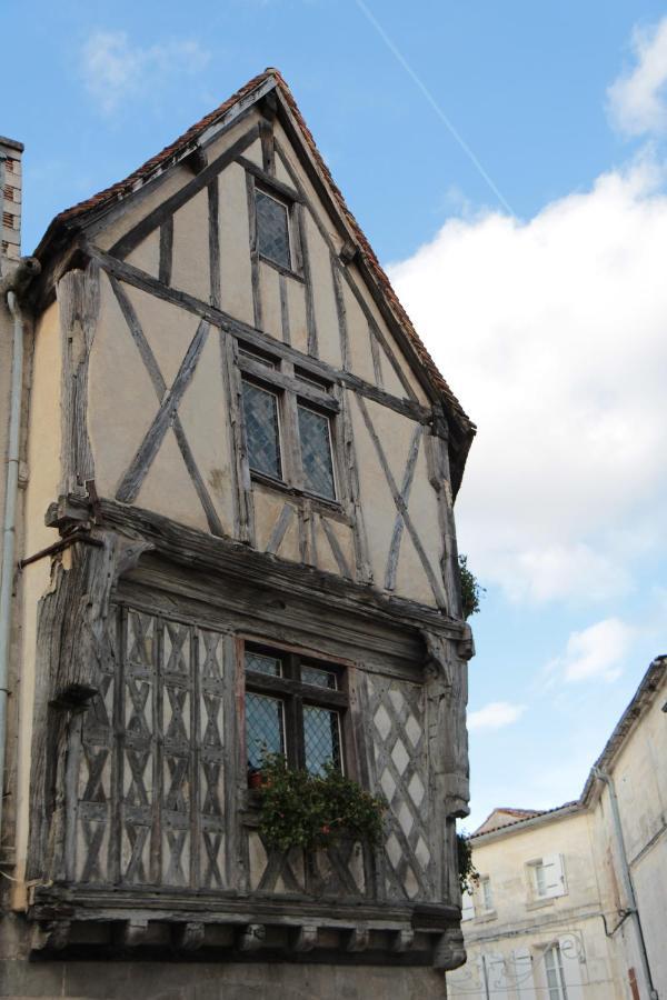 Ibis Budget Cognac Chateaubernard Exterior photo