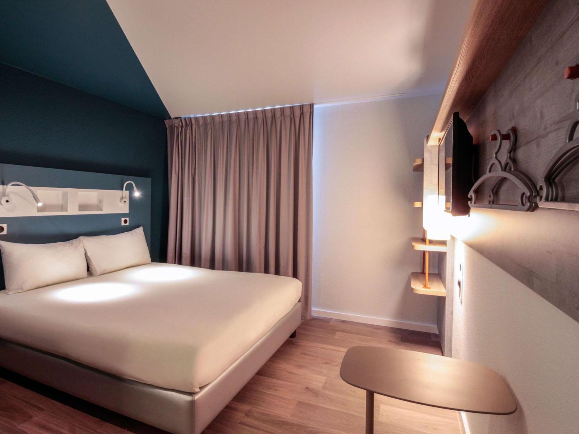 Ibis Budget Cognac Chateaubernard Exterior photo